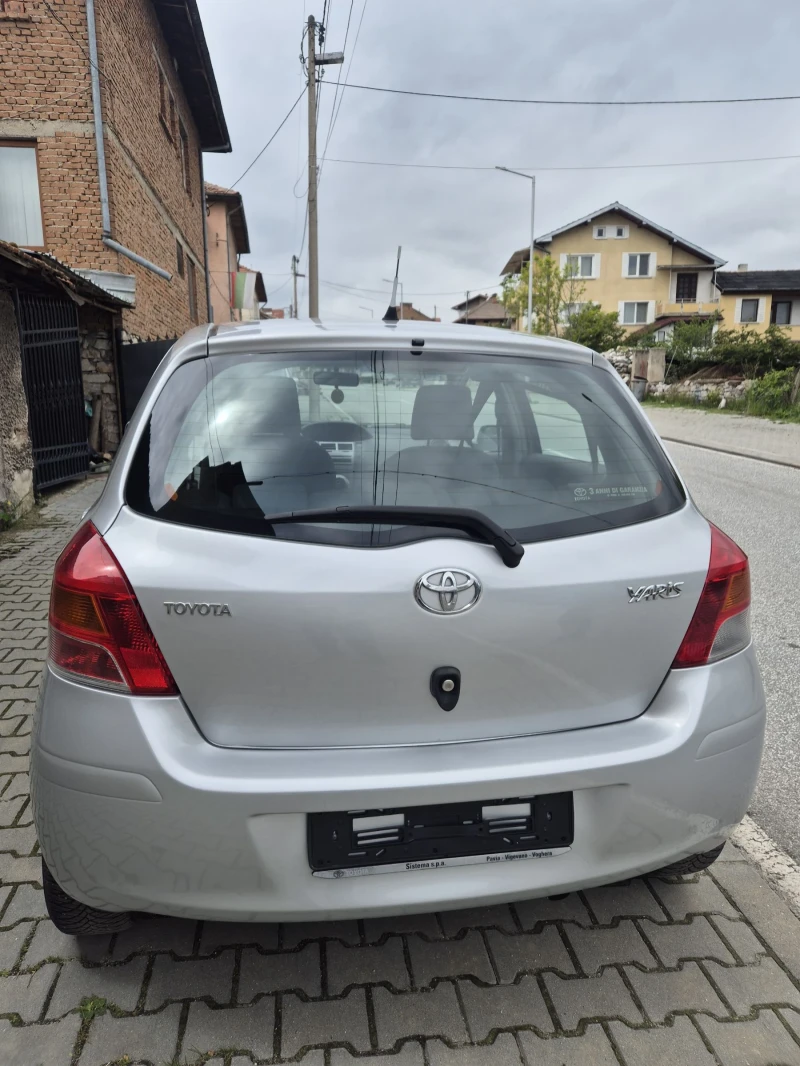 Toyota Yaris 1.3 vvt-i, снимка 4 - Автомобили и джипове - 52205236