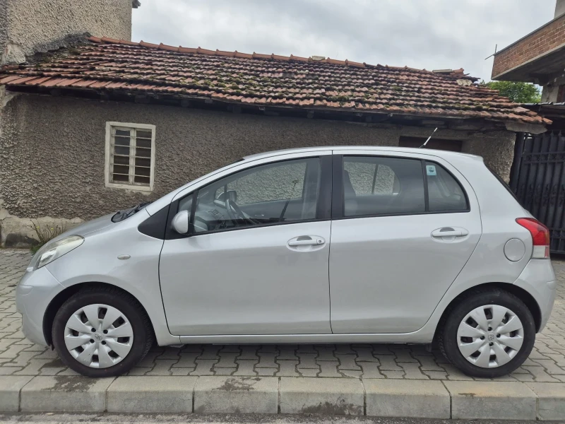 Toyota Yaris 1.3 vvt-i, снимка 3 - Автомобили и джипове - 52205236