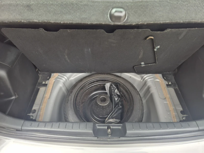 Toyota Yaris 1.3 vvt-i, снимка 6 - Автомобили и джипове - 52205236