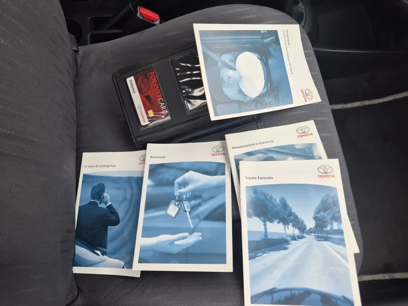 Toyota Yaris 1.3 vvt-i, снимка 14 - Автомобили и джипове - 52205236