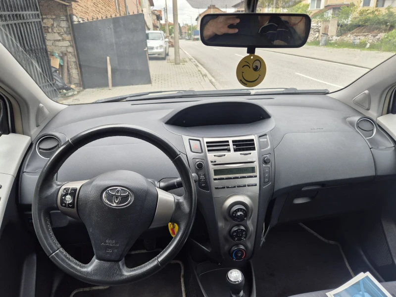 Toyota Yaris 1.3 vvt-i, снимка 11 - Автомобили и джипове - 52205236
