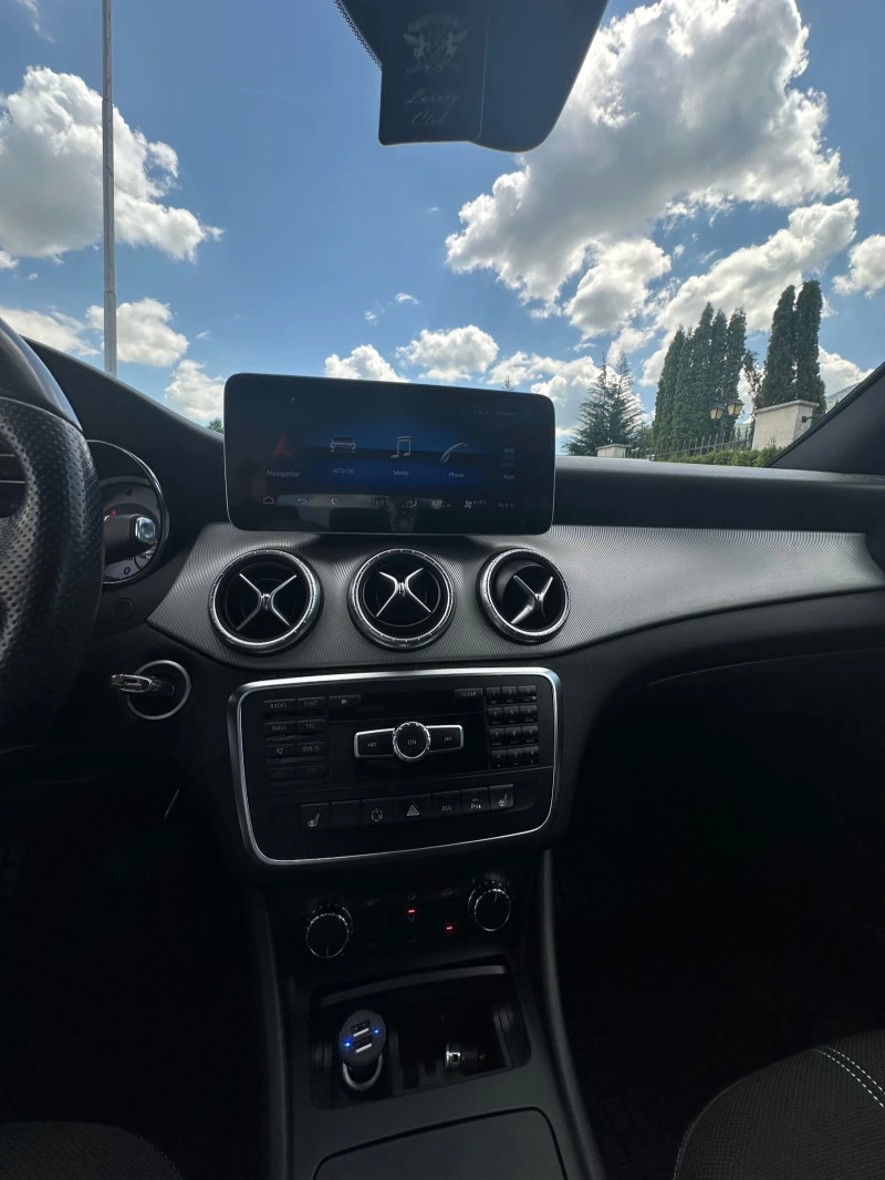 Mercedes-Benz CLA 220, снимка 9 - Автомобили и джипове - 48324381