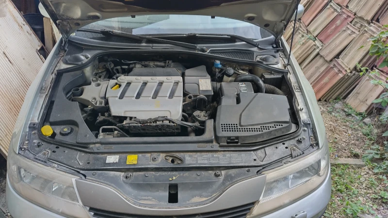 Renault Laguna 1.8 16V, снимка 13 - Автомобили и джипове - 52639702
