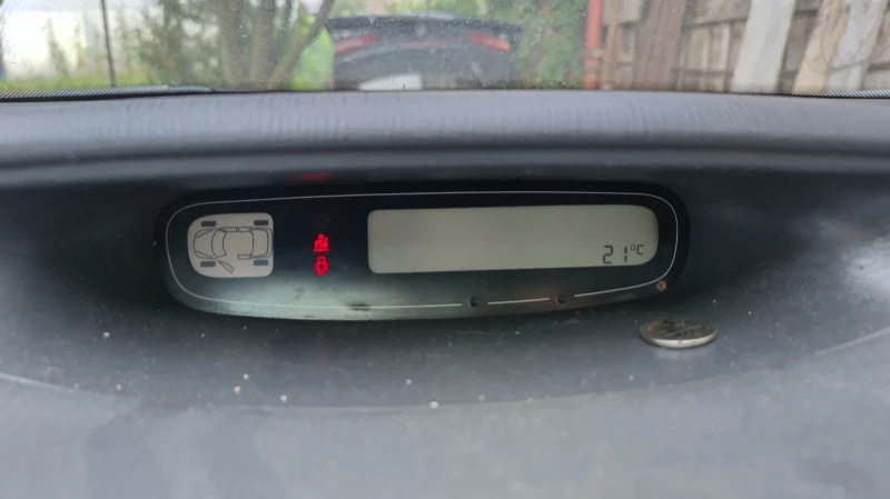 Renault Laguna 1.8 16V, снимка 9 - Автомобили и джипове - 52639702