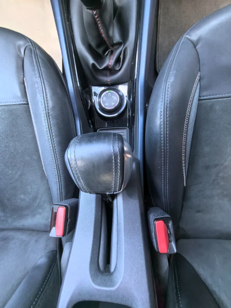 Peugeot 2008 1.6hdi ALLURE ПЕРФЕКТЕН, КОЖА, ПАРКТРОНИК , снимка 12 - Автомобили и джипове - 52282525