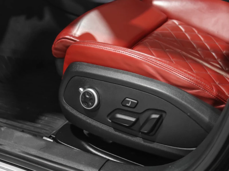 Audi S4 * 3.0TFSI Quattro / Progressiv Pkg / Red Int / Bla, снимка 16 - Автомобили и джипове - 52805262