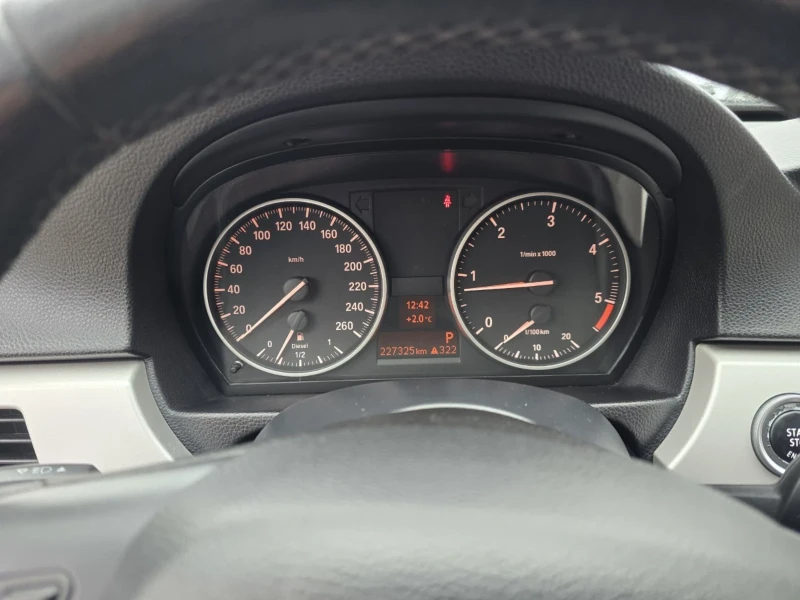 BMW 318 2.0 D FACE НАВИ АВТОМАТ, снимка 15 - Автомобили и джипове - 53346047