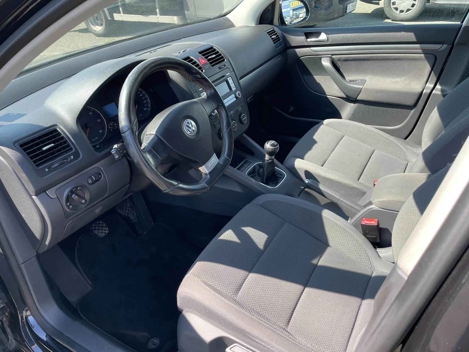 VW Golf 1.9 TDI-105к.с 6 скорости-Климатроник, снимка 6 - Автомобили и джипове - 53975654