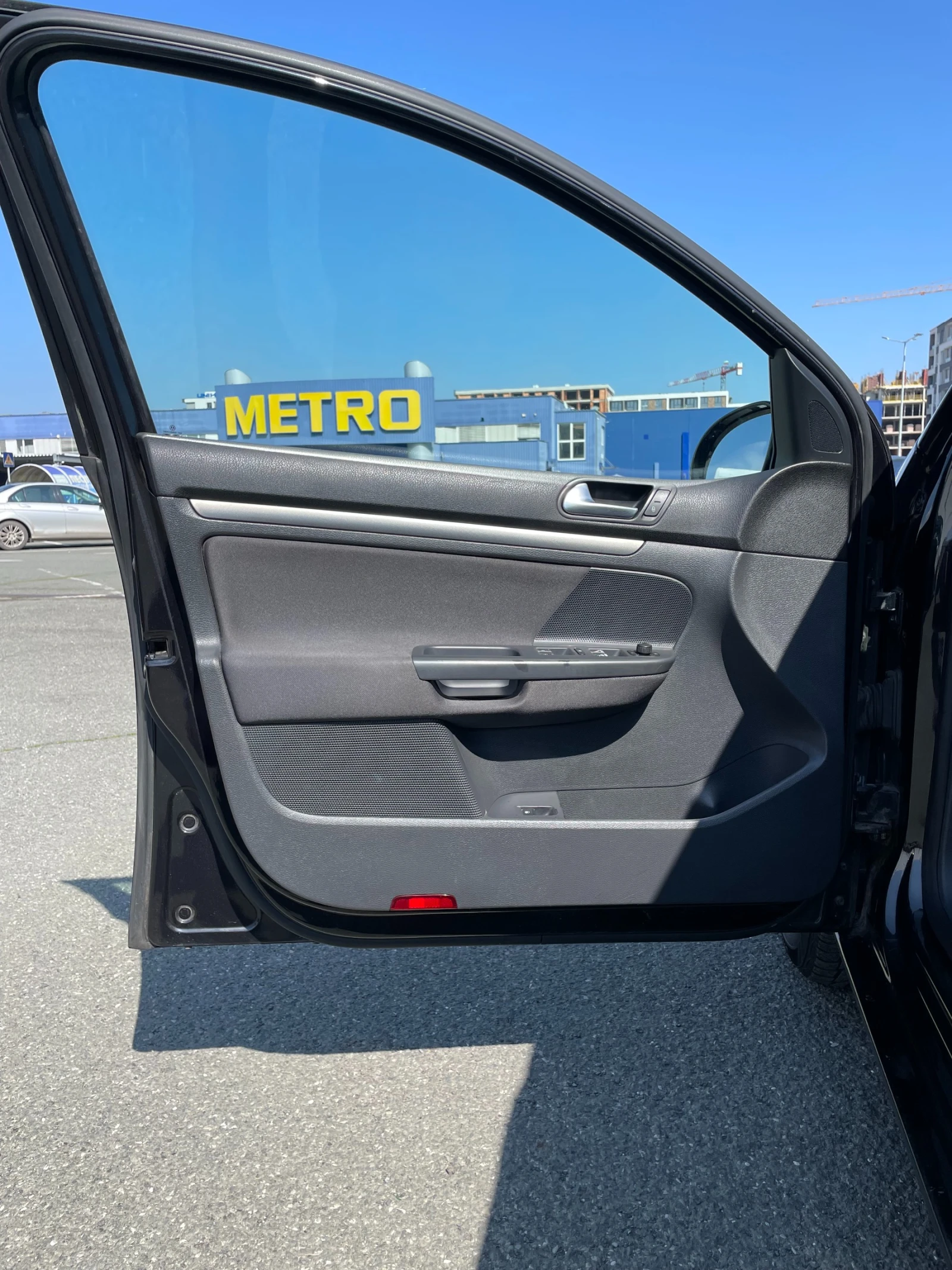 VW Golf 1.9 TDI-105к.с 6 скорости-Климатроник, снимка 11 - Автомобили и джипове - 53975654