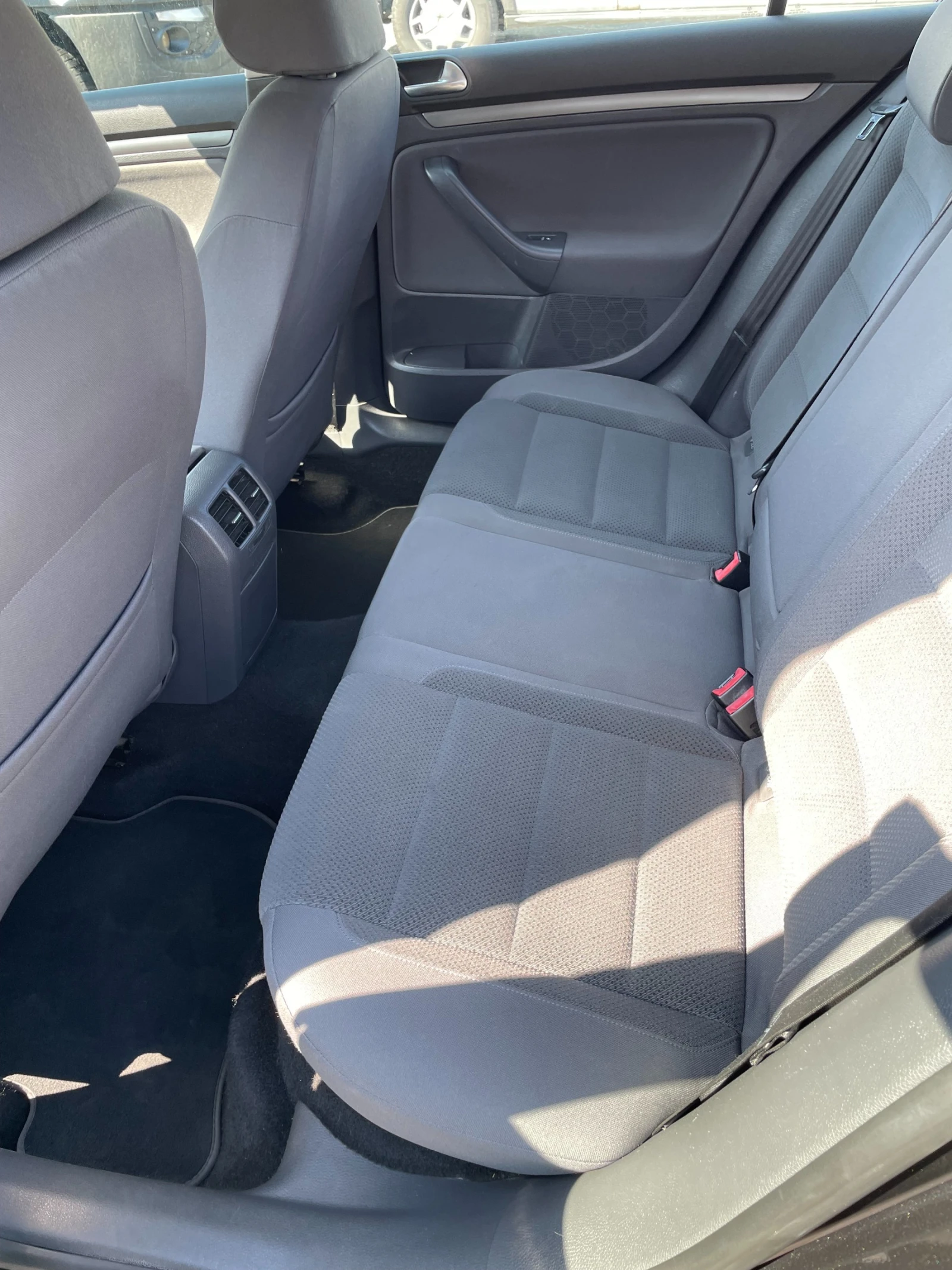 VW Golf 1.9 TDI-105к.с 6 скорости-Климатроник, снимка 10 - Автомобили и джипове - 53975654