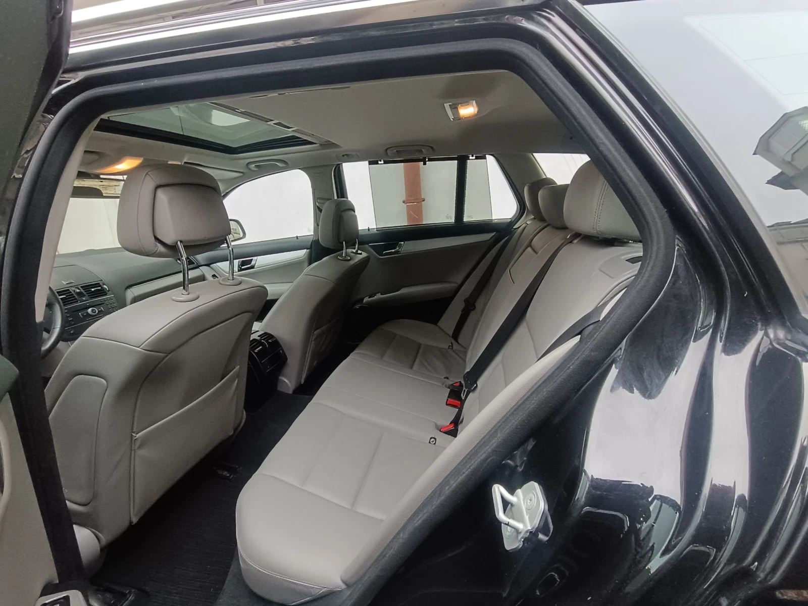 Mercedes-Benz C 320 AMG , снимка 12 - Автомобили и джипове - 54157928