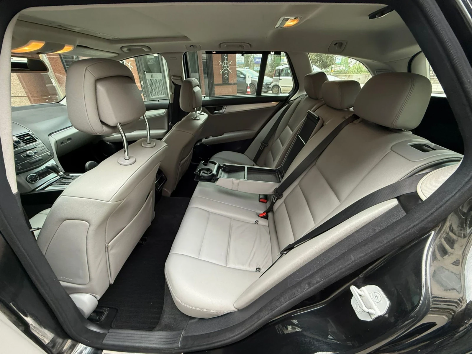 Mercedes-Benz C 320 AMG , снимка 8 - Автомобили и джипове - 54157928