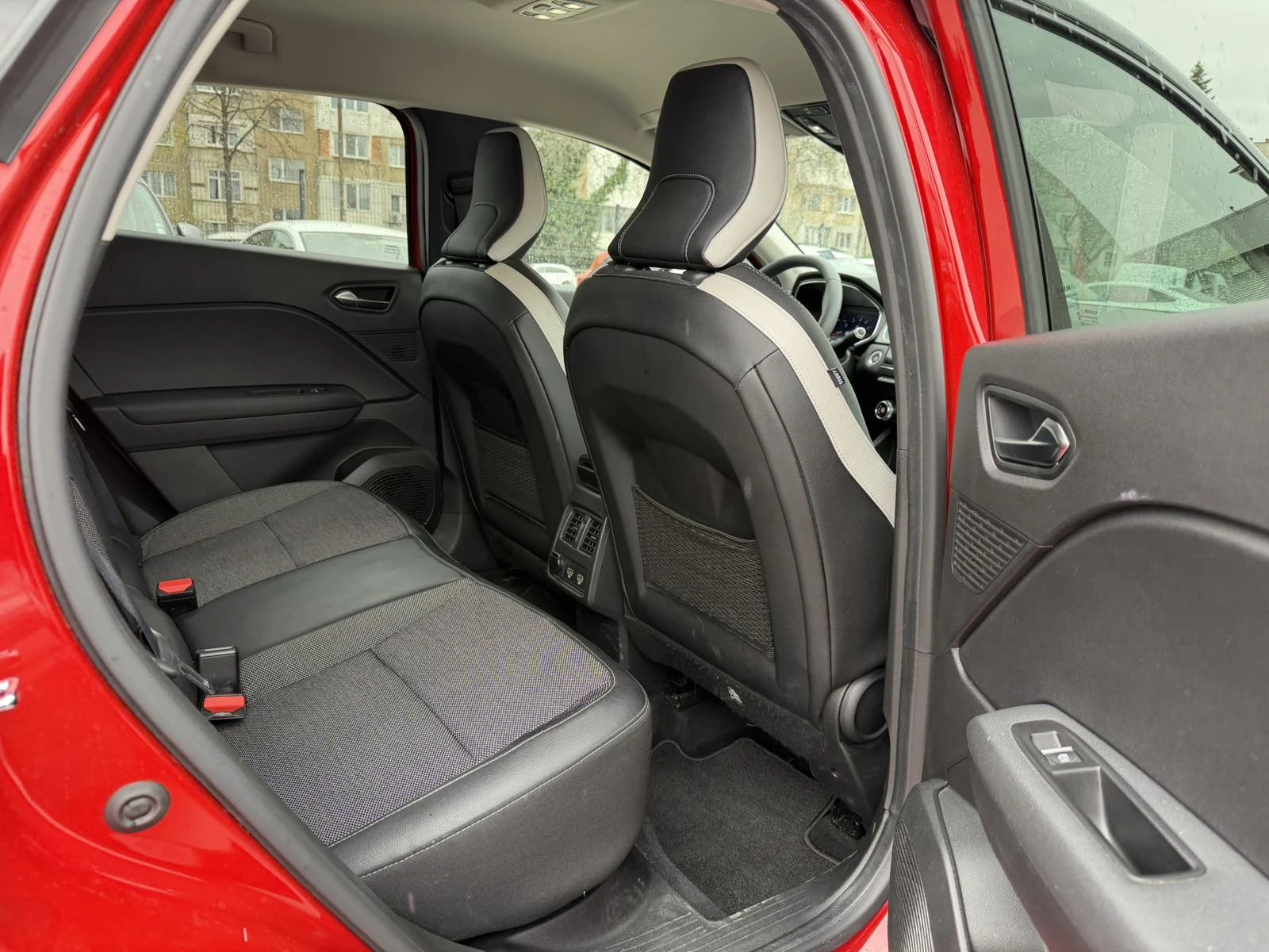 Renault Captur 1.3TCe 140k.c. | Mobile.bg � ����������� 12