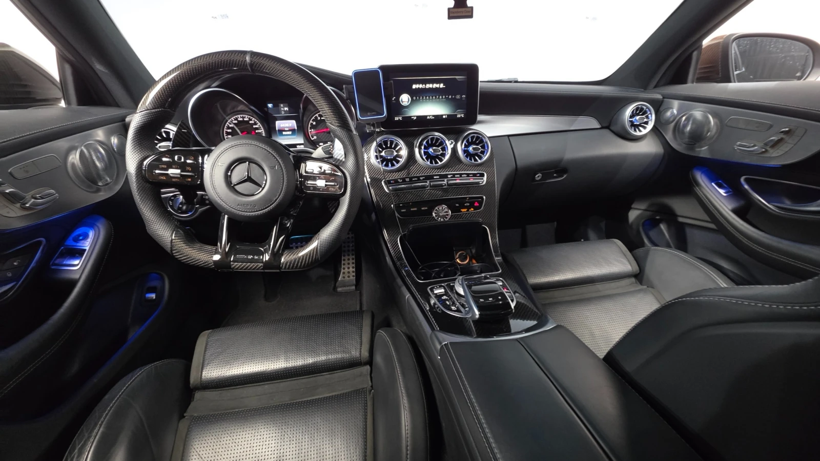 Mercedes-Benz C 63 AMG * Ceramic* 360* Pano* Ambient* , снимка 9 - Автомобили и джипове - 54586434