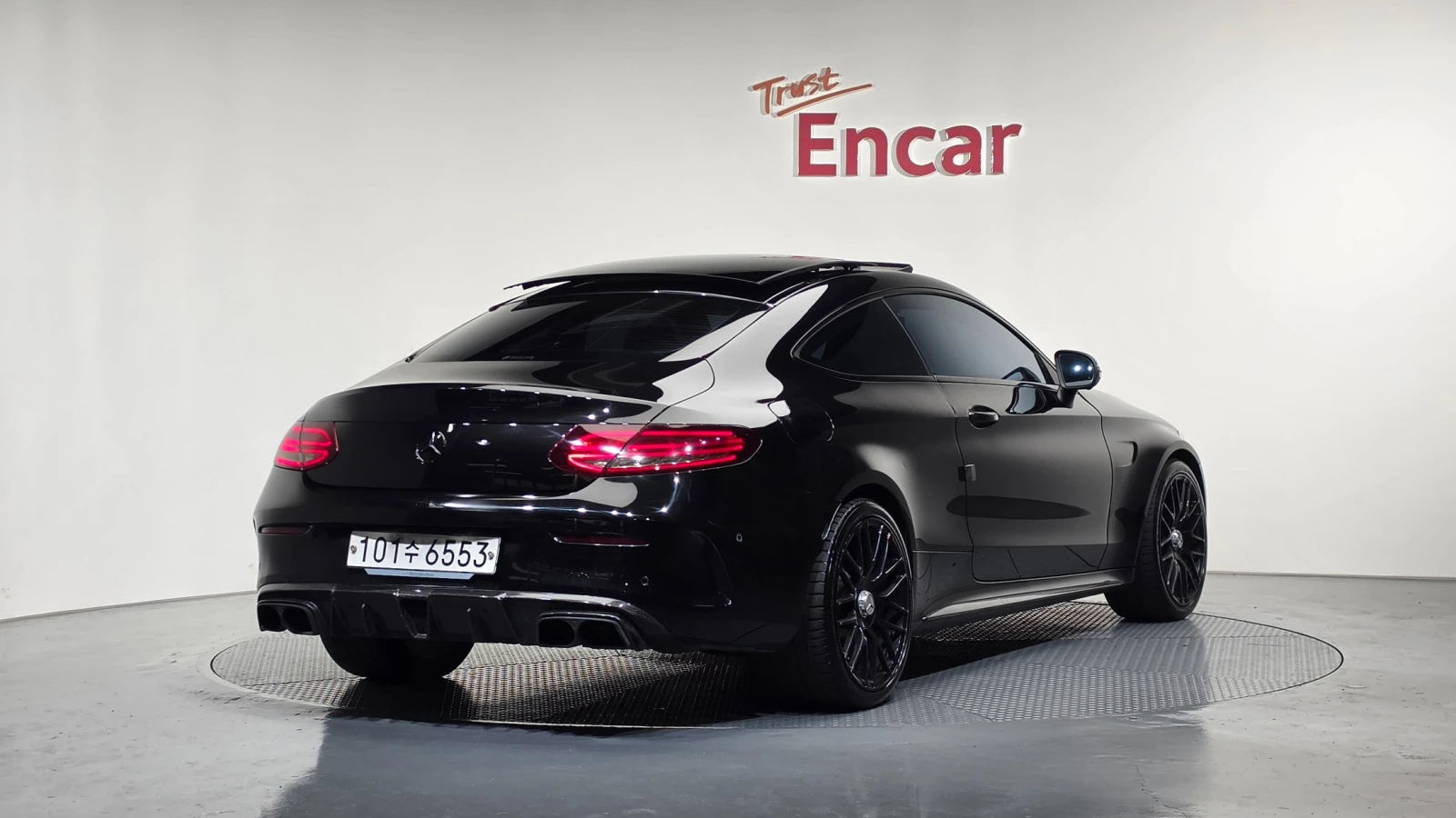 Mercedes-Benz C 63 AMG * Ceramic* 360* Pano* Ambient* , снимка 5 - Автомобили и джипове - 54586434