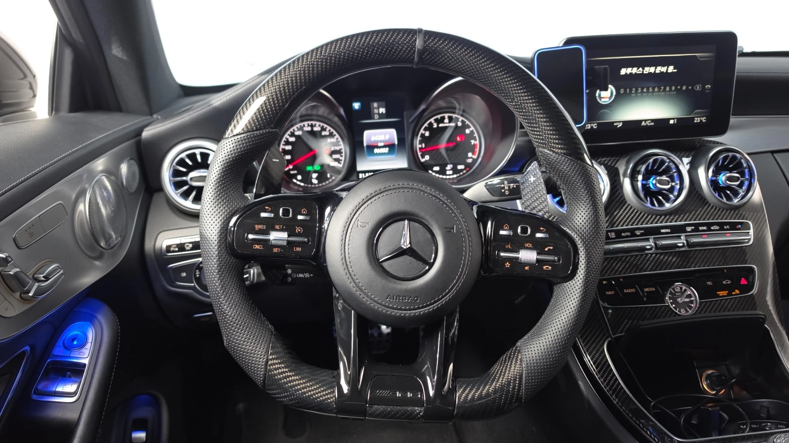 Mercedes-Benz C 63 AMG * Ceramic* 360* Pano* Ambient* , снимка 11 - Автомобили и джипове - 54586434