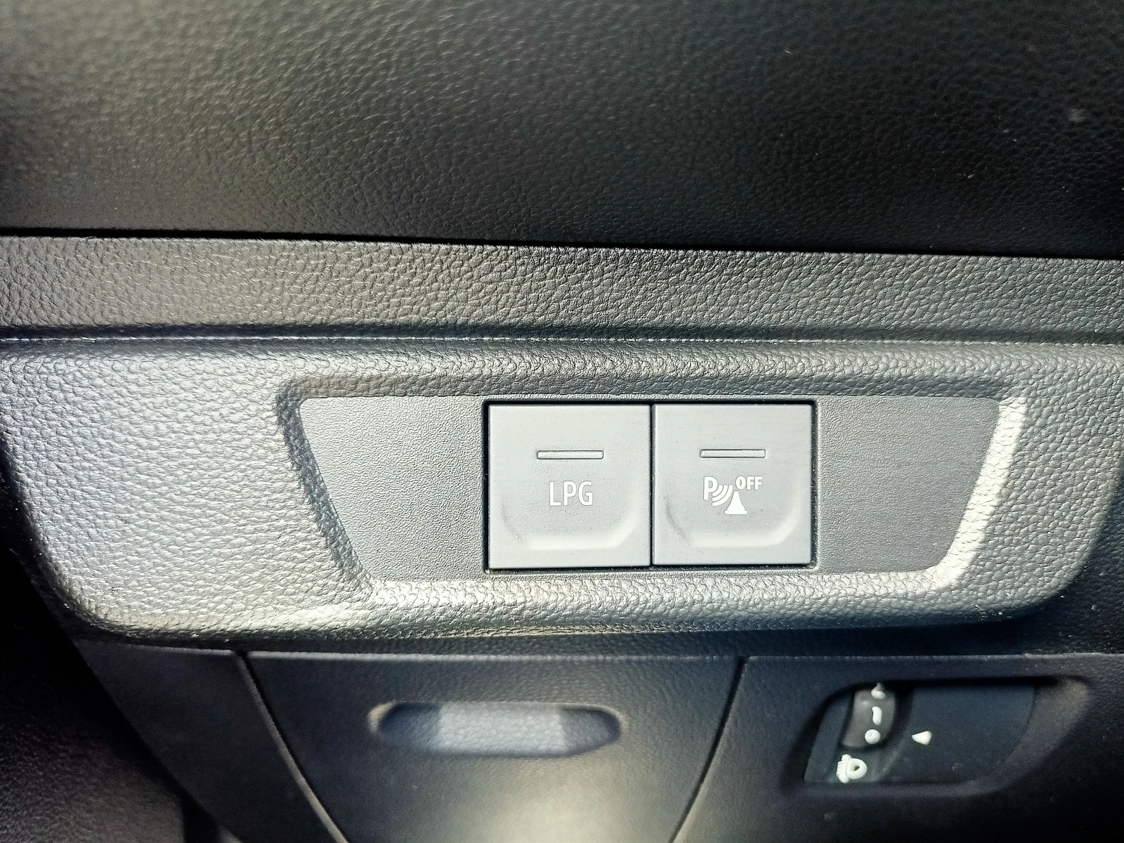 Dacia Jogger 999Евро за получаване, 1.0TCe EcoG 6+ 1м ГАЗ, снимка 14 - Автомобили и джипове - 54621189