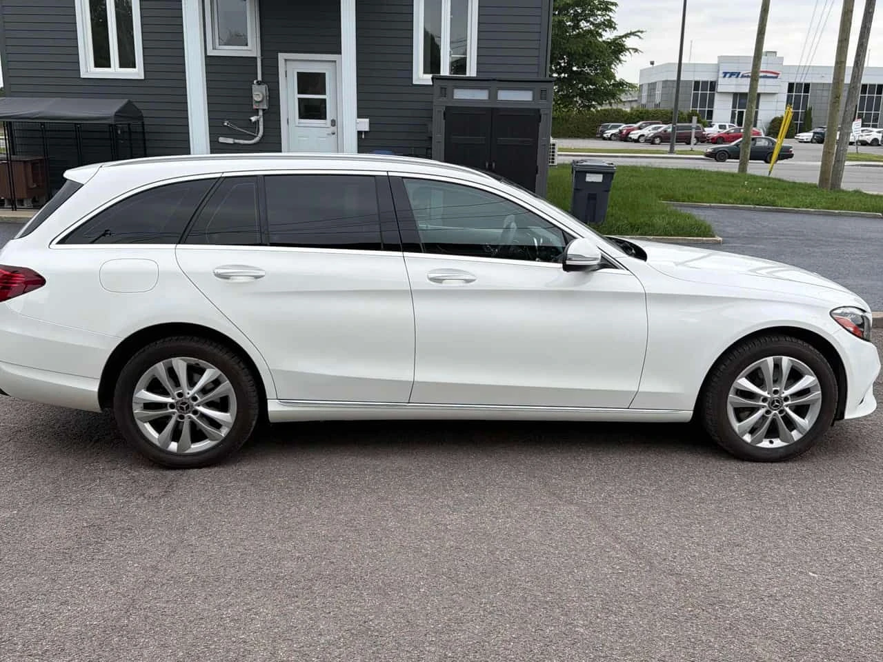 Mercedes-Benz C 300 * КОМБИ* АВТОКРЕДИТ БЕЗ ПЪРВОНАЧАЛНА ВНОСКА* , снимка 3 - Автомобили и джипове - 55535652