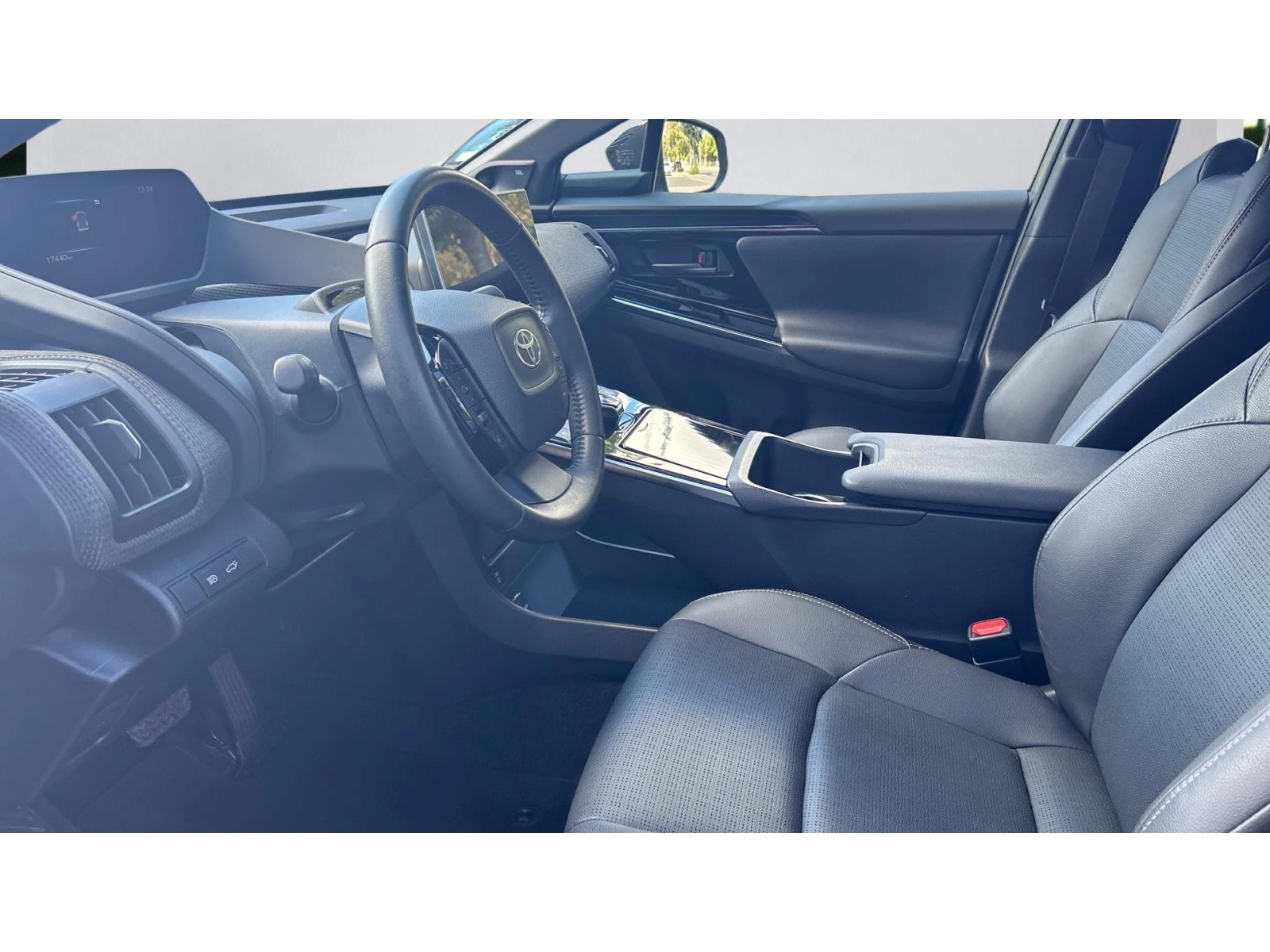 Toyota bZ4X Месечна вноска от 460  , снимка 12 - Автомобили и джипове - 56092432