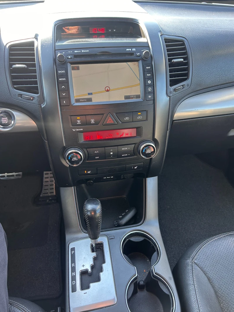 Kia Sorento 2.2CRDI 4WD AVTOMAT/PANORAMA/NAVI EURO 5, снимка 14 - Автомобили и джипове - 53155140