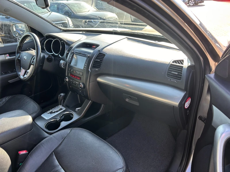 Kia Sorento 2.2CRDI 4WD AVTOMAT/PANORAMA/NAVI EURO 5, снимка 11 - Автомобили и джипове - 53155140
