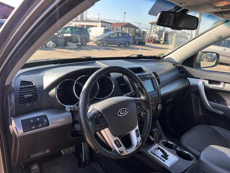 Kia Sorento 2.2CRDI 4WD AVTOMAT/PANORAMA/NAVI EURO 5, снимка 13 - Автомобили и джипове - 53155140