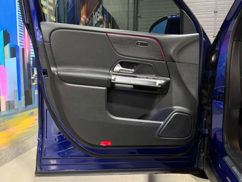 Mercedes-Benz GLB * GLB250 / GLB250 4MATIC * CARFAX * ЦЕНА ДО БГ, снимка 8 - Автомобили и джипове - 53286663