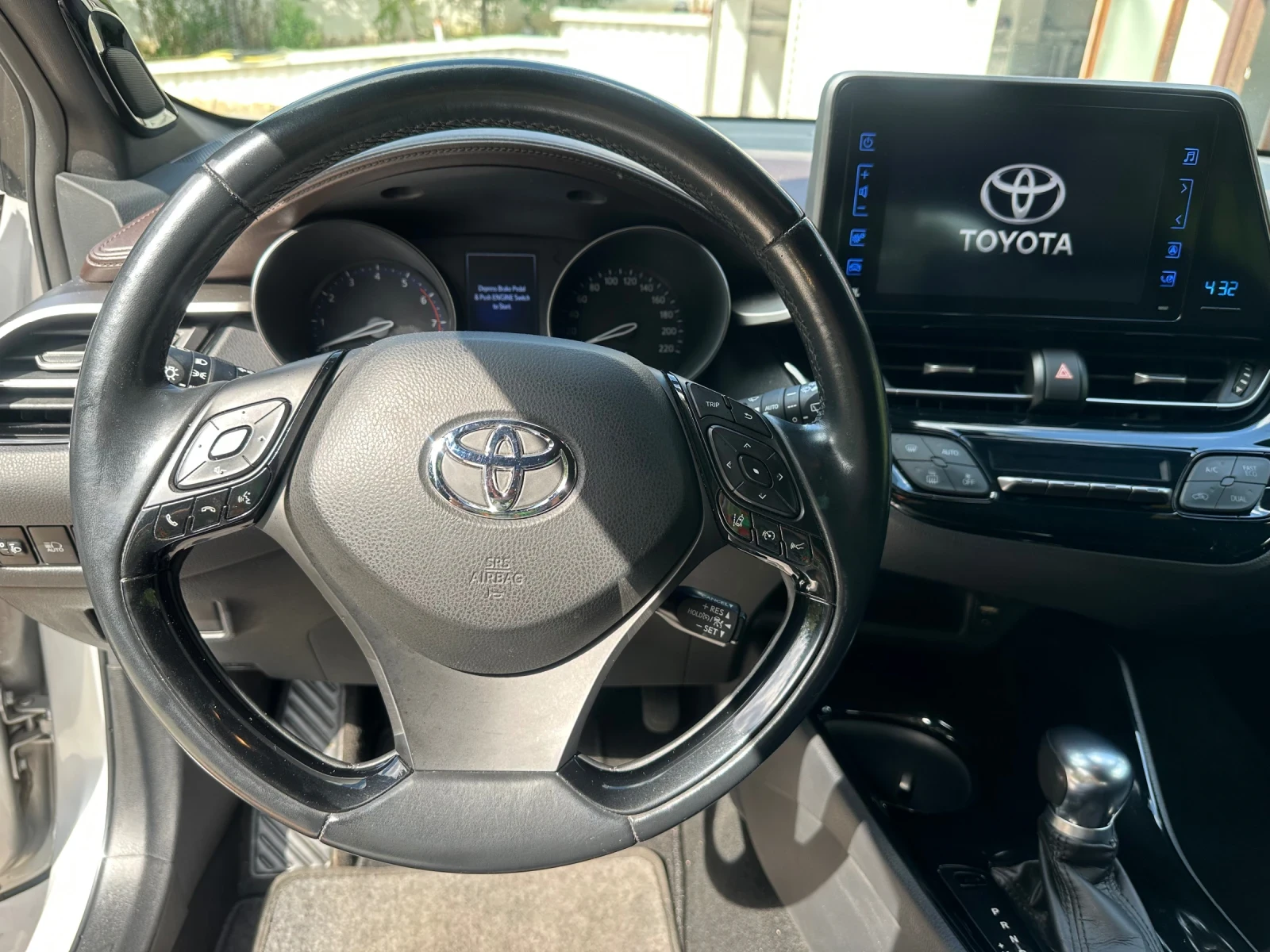 Toyota C-HR 1.2i* АВТОМАТИК* Кожа* 4x4* FULL*  - изображение 5