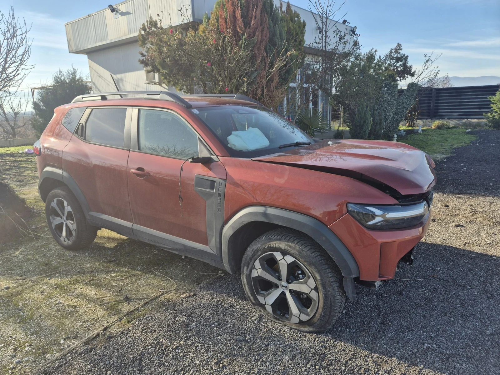 Dacia Duster 1.2, 1500km, 4x4 - изображение 3