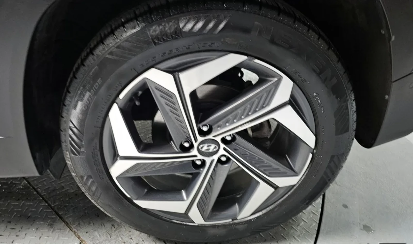 Hyundai Tucson 2.0 AWD / DIGITAL / ОБДУХ / 360 CAM / BOSE, снимка 5 - Автомобили и джипове - 54415875
