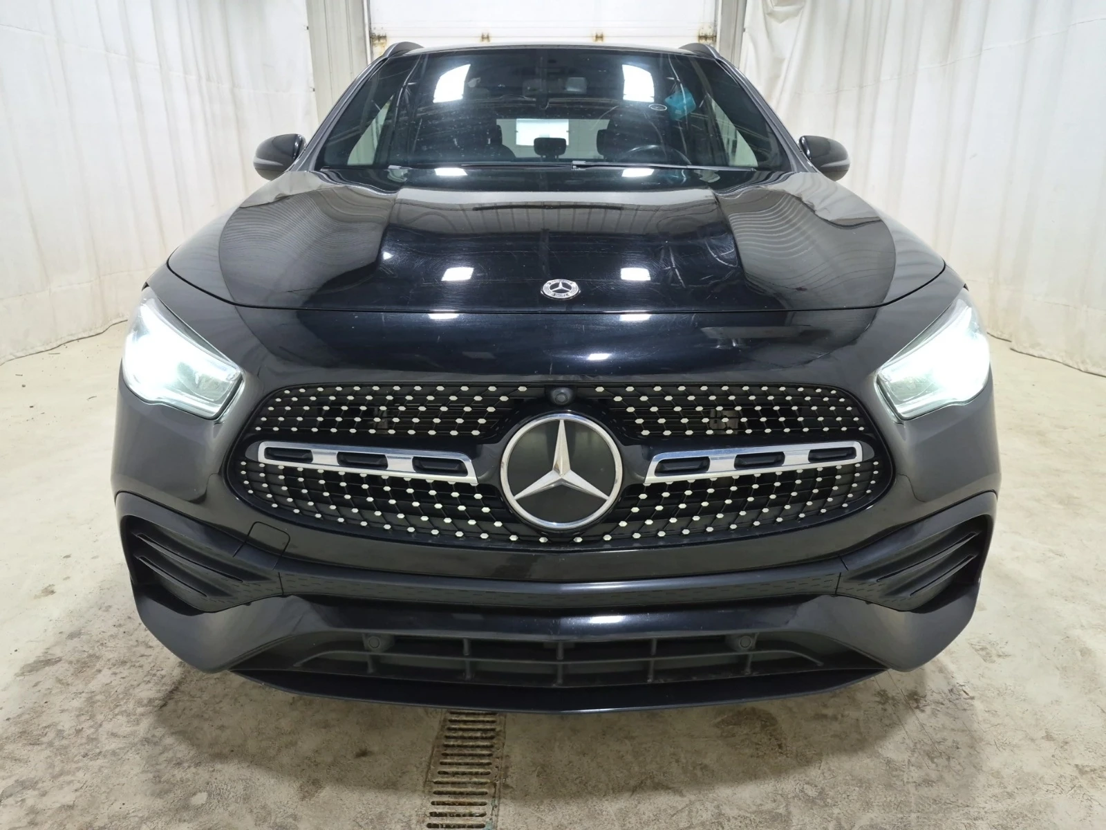Mercedes-Benz GLA 250 * ПАНОРАМА * КАМЕРА * ПОДГРЕВ * CARFAX * , снимка 2 - Автомобили и джипове - 55305277