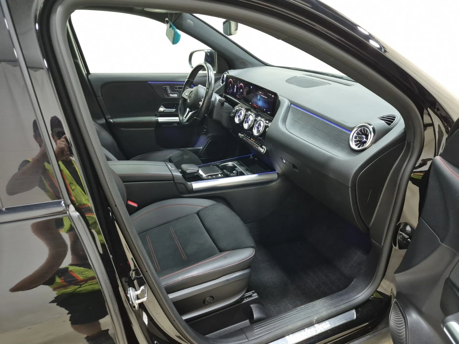 Mercedes-Benz GLA 250 * ПАНОРАМА * КАМЕРА * ПОДГРЕВ * CARFAX * , снимка 11 - Автомобили и джипове - 55305277