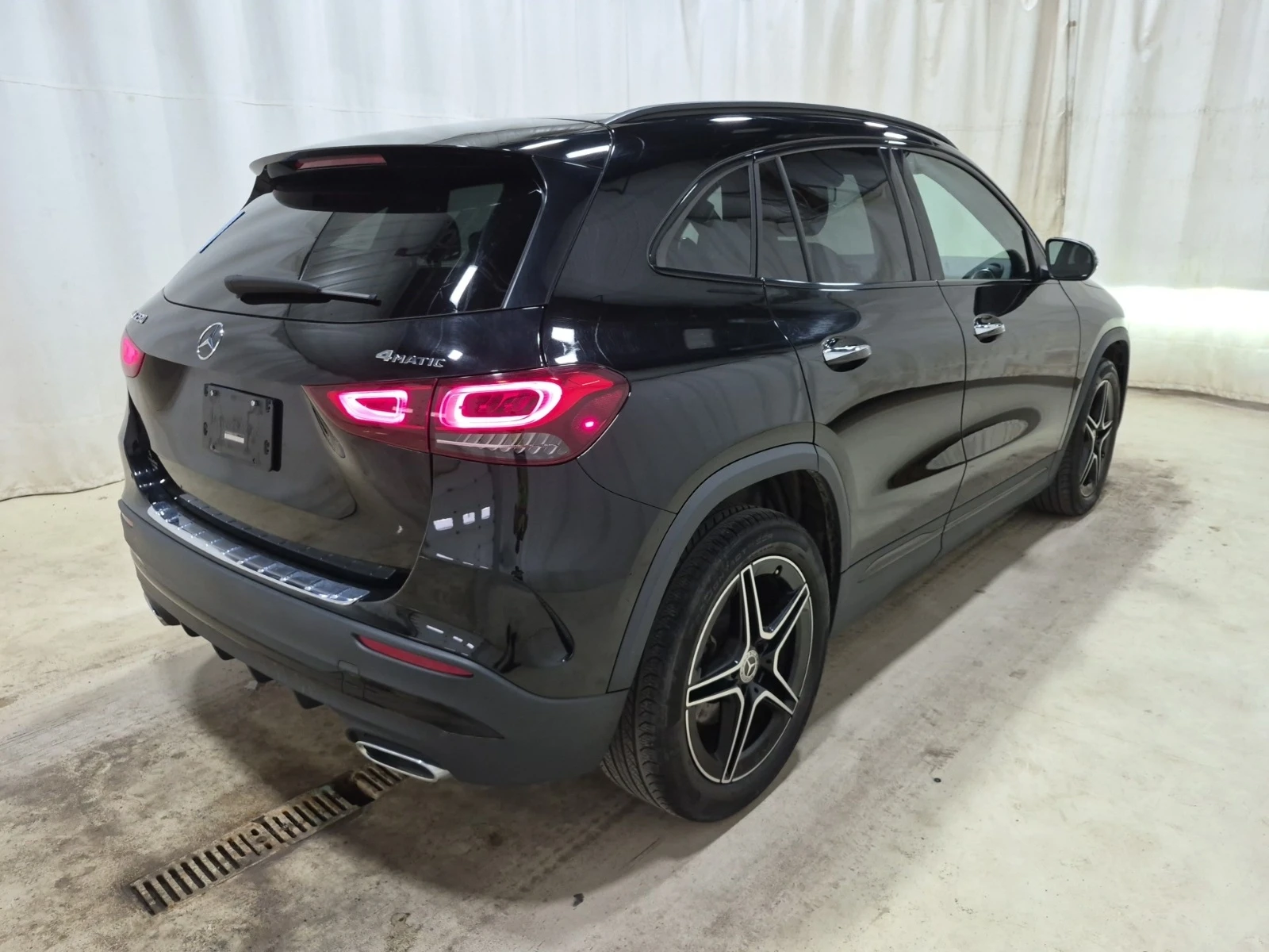 Mercedes-Benz GLA 250 * ПАНОРАМА * КАМЕРА * ПОДГРЕВ * CARFAX * , снимка 4 - Автомобили и джипове - 55305277