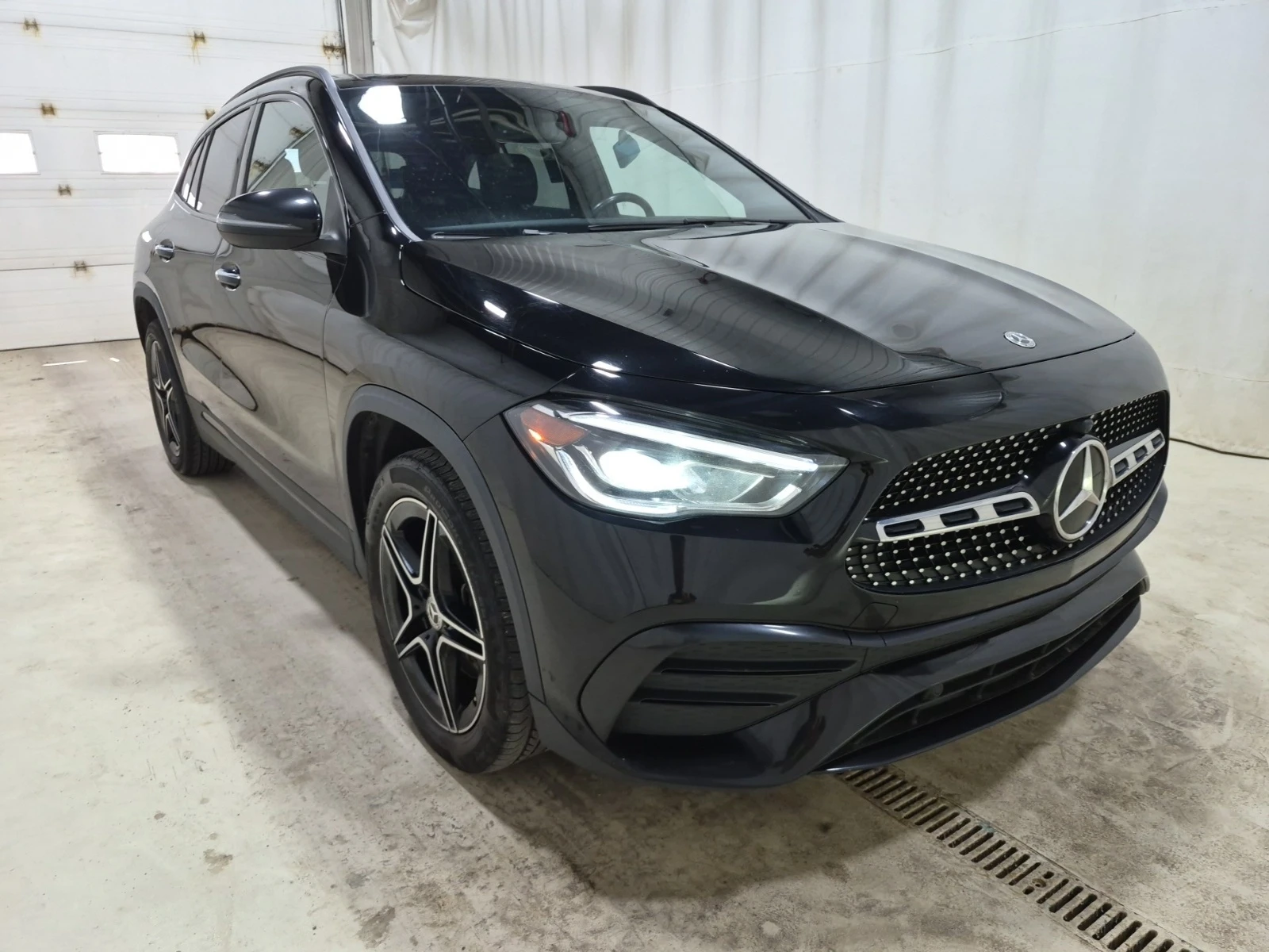 Mercedes-Benz GLA 250 * ПАНОРАМА * КАМЕРА * ПОДГРЕВ * CARFAX * , снимка 3 - Автомобили и джипове - 55305277