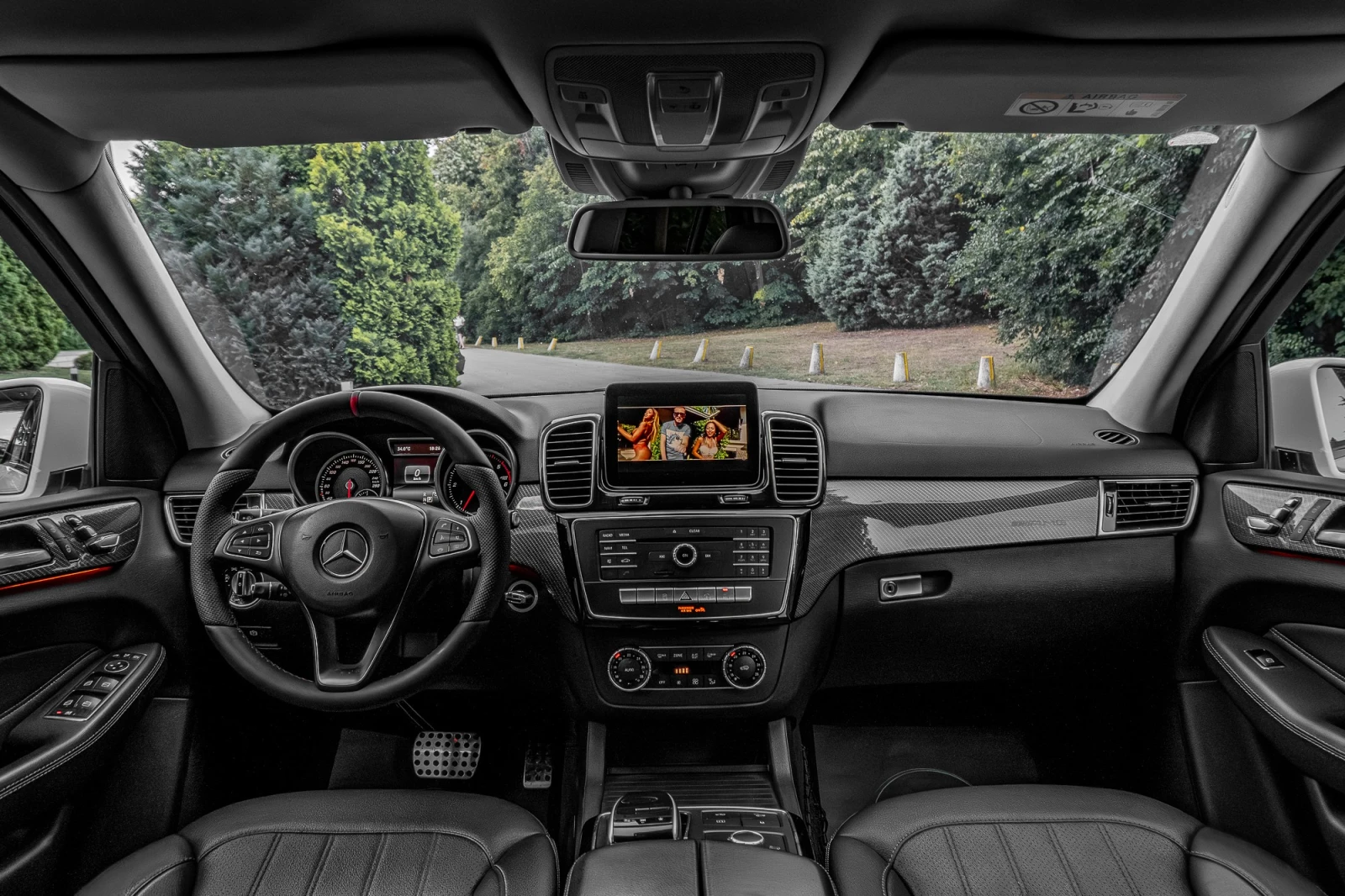 Mercedes-Benz GLE 350 d* 4MATIC* AMG* EXCLUSIVE* NIGHT PACK* CARBON, снимка 13 - Автомобили и джипове - 55480765