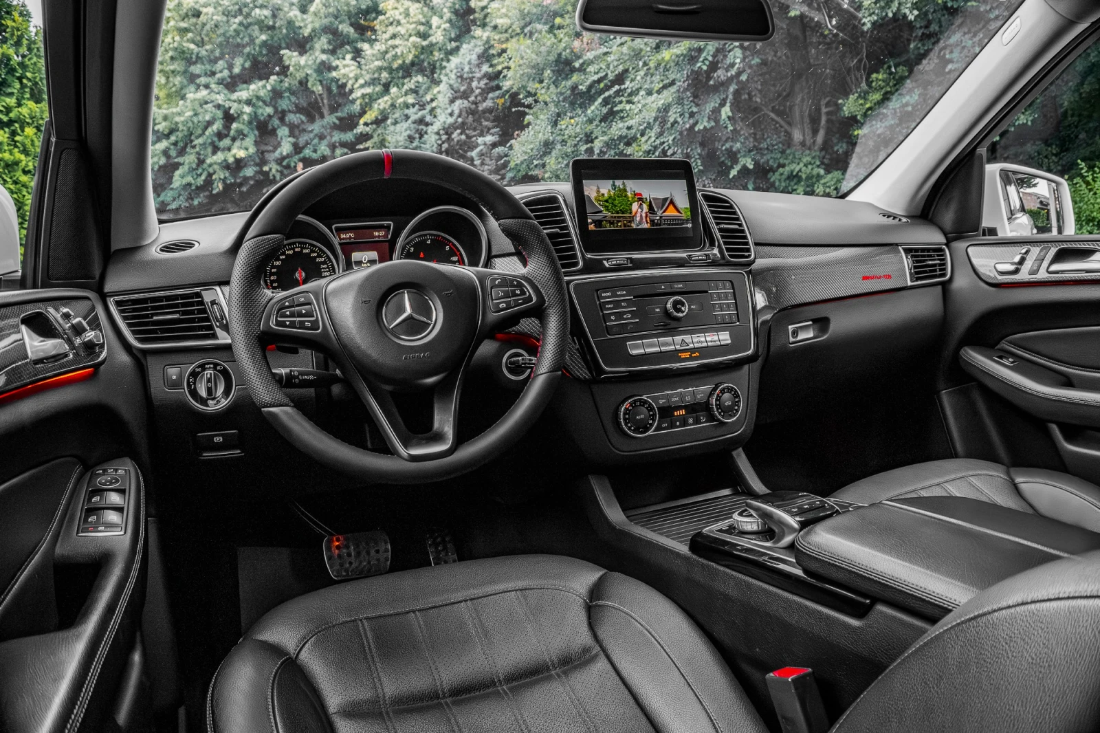 Mercedes-Benz GLE 350 d* 4MATIC* AMG* EXCLUSIVE* NIGHT PACK* CARBON, снимка 14 - Автомобили и джипове - 55480765