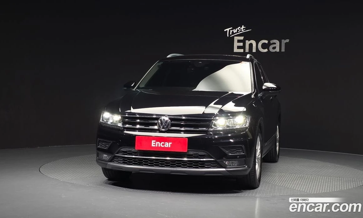 VW Tiguan 2.0 TDI Premium, снимка 3 - Автомобили и джипове - 56122270