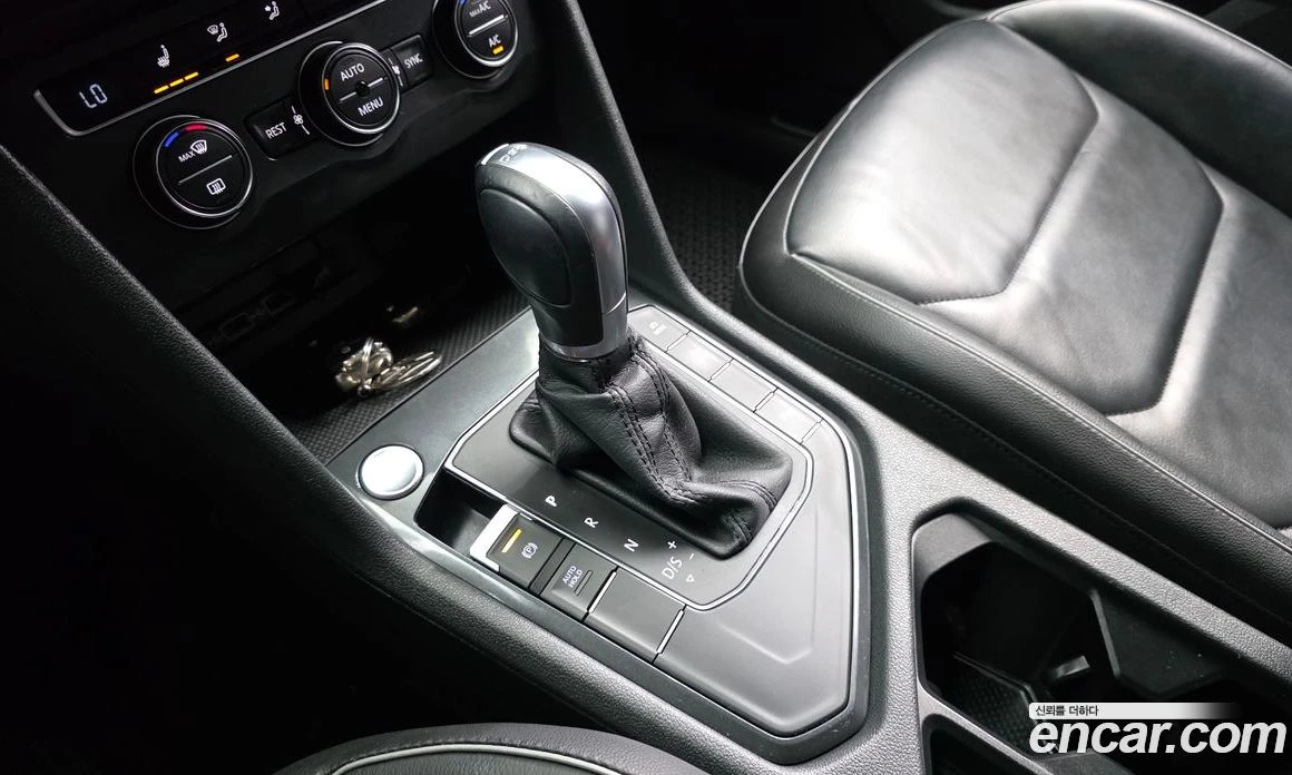 VW Tiguan 2.0 TDI Premium, снимка 12 - Автомобили и джипове - 56122270