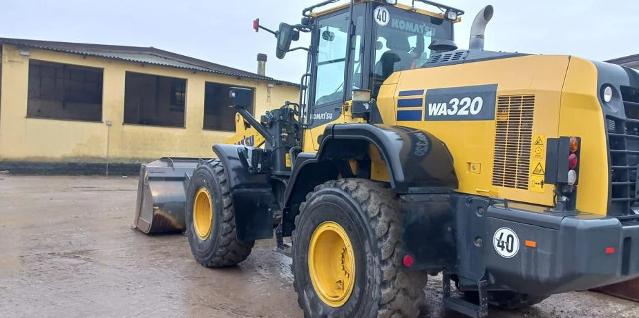   Komatsu WA320-8 | Mobile.bg   1