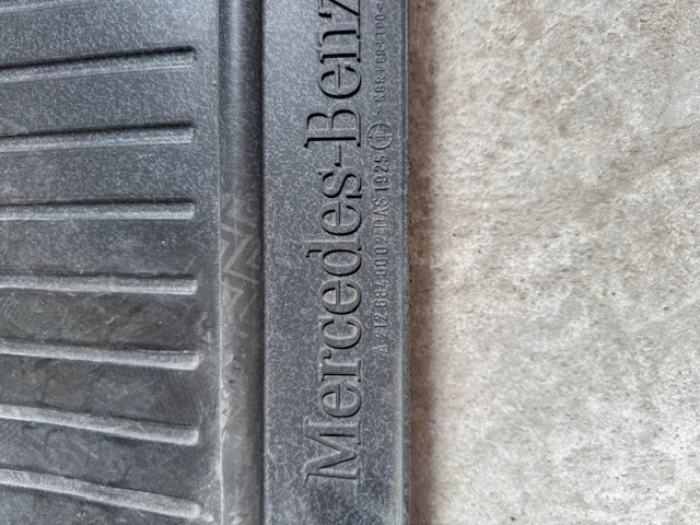 Оригинални стелки за Мерцедс Е-220 W212, снимка 3 - Части - 51403263