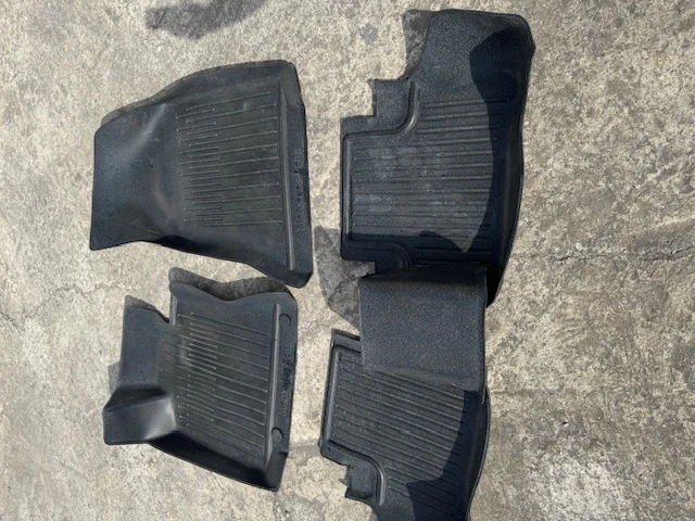 Оригинални стелки за Мерцедс Е-220 W212, снимка 2 - Части - 51403263