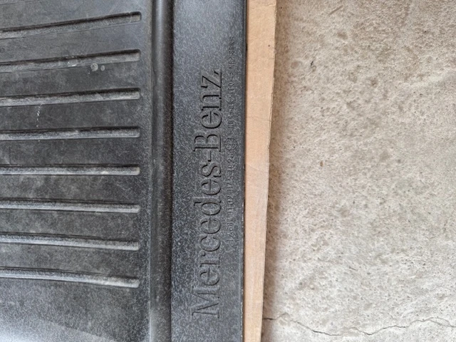 Оригинални стелки за Мерцедс Е-220 W212, снимка 4 - Части - 51403263
