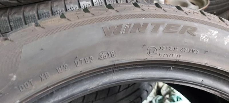 Гуми Зимни 245/45R19, снимка 7 - Гуми и джанти - 32778696