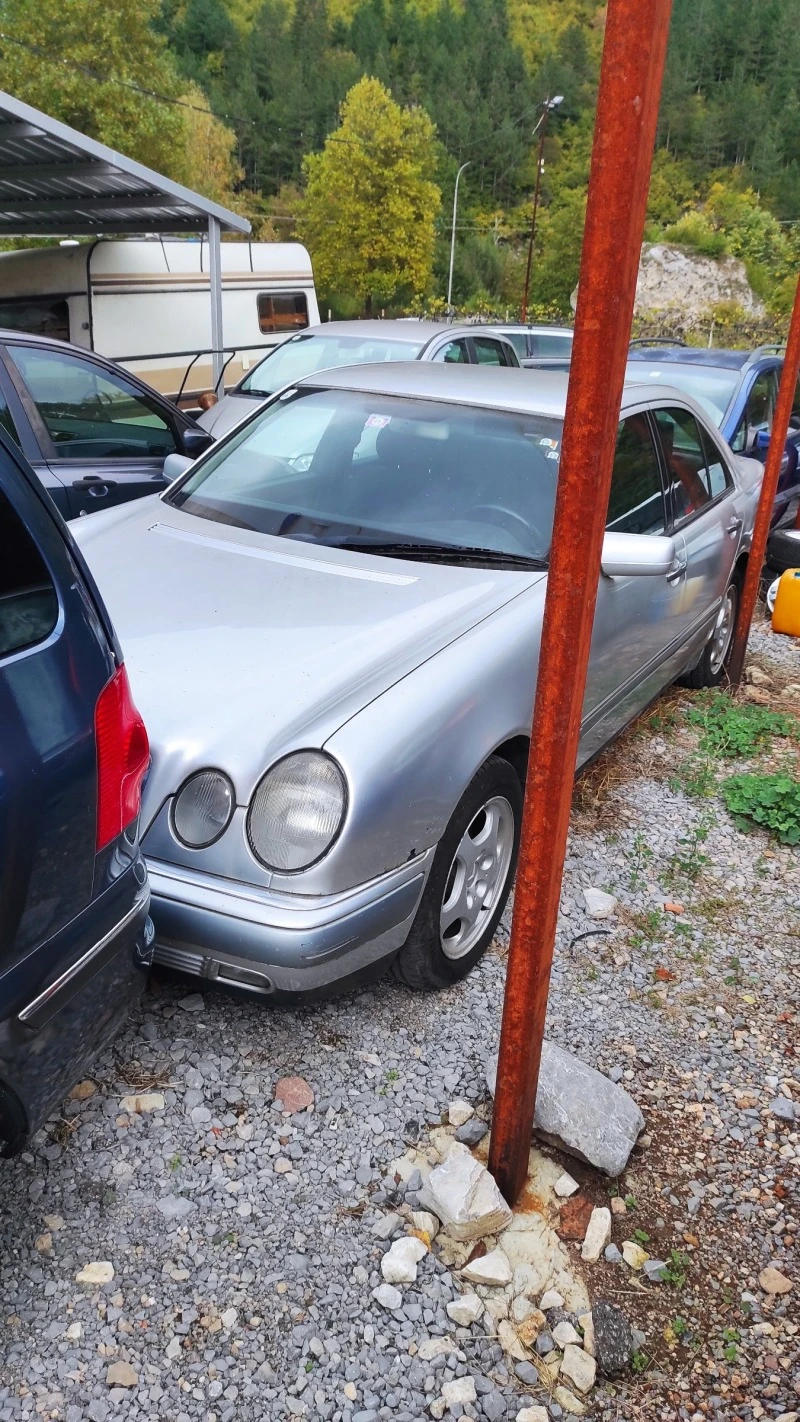 Mercedes-Benz E 220 2.2CDI 125кс, снимка 1 - Автомобили и джипове - 47403651