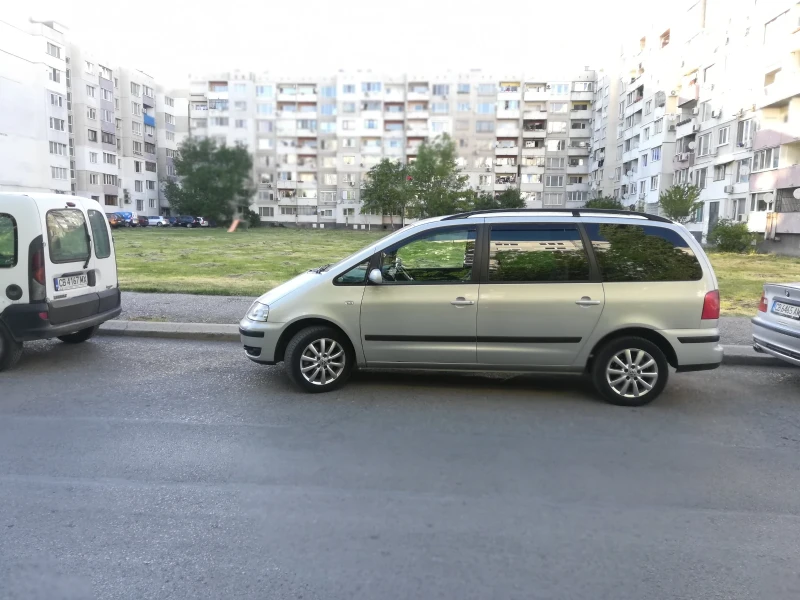 VW Sharan Регистриран + всички екстри , снимка 4 - Автомобили и джипове - 48361080