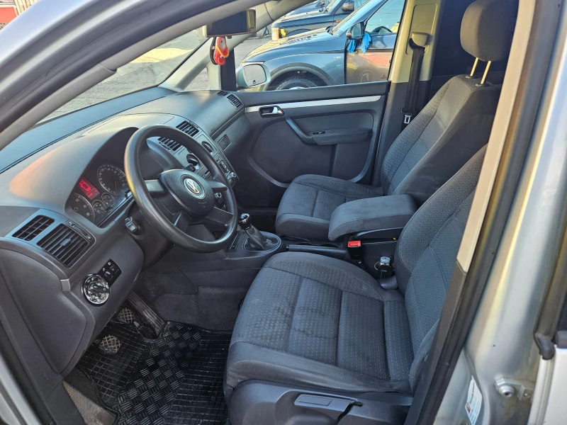 VW Touran 1.6, снимка 8 - Автомобили и джипове - 49077310