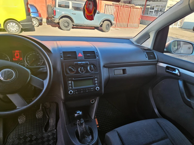 VW Touran 1.6, снимка 6 - Автомобили и джипове - 49077310