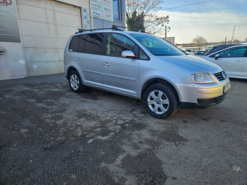 VW Touran 1.6, снимка 2 - Автомобили и джипове - 49077310