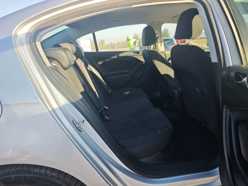 VW Passat 1.9TDI, снимка 12 - Автомобили и джипове - 52943351