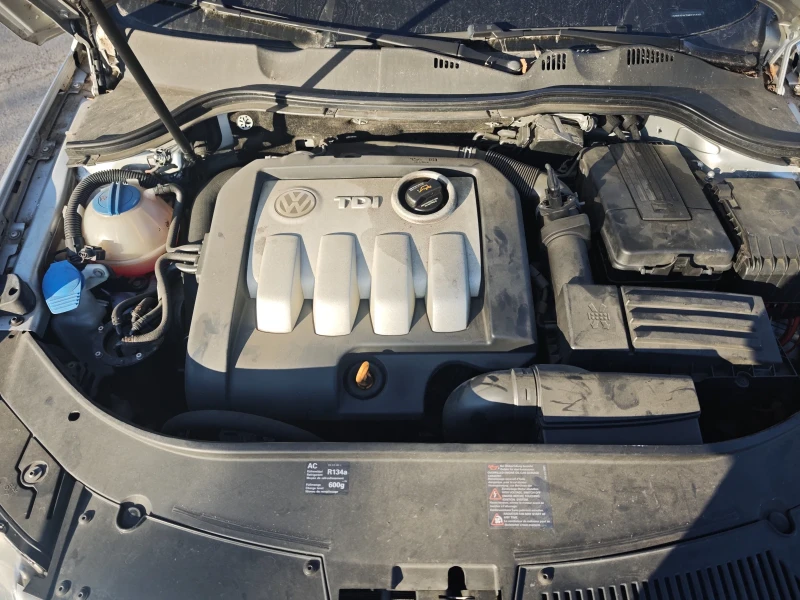 VW Passat 1.9TDI, снимка 14 - Автомобили и джипове - 52943351